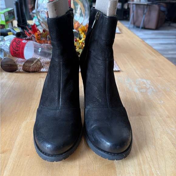 Clark’s Mission Manor Black Nubu Ankle Boots - Picture 8 of 8